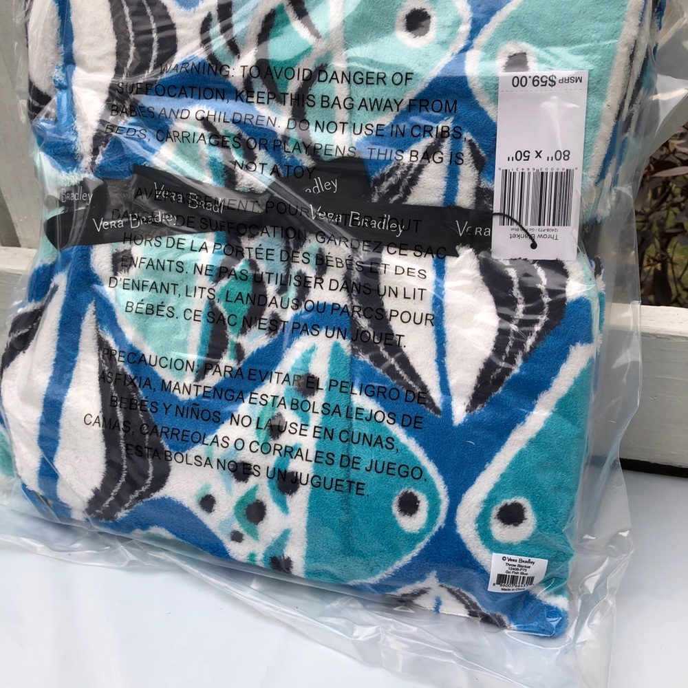 Vera Bradley Go Fish Blue Blanket New - Picture 3 of 5